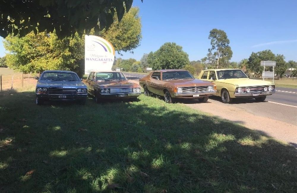 Wangaratta sign group shot 